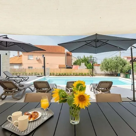 Villa Paloma With Pool Comfortable