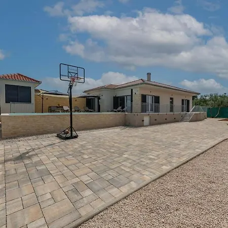 Villa Paloma With Pool Comfortable Sukošan